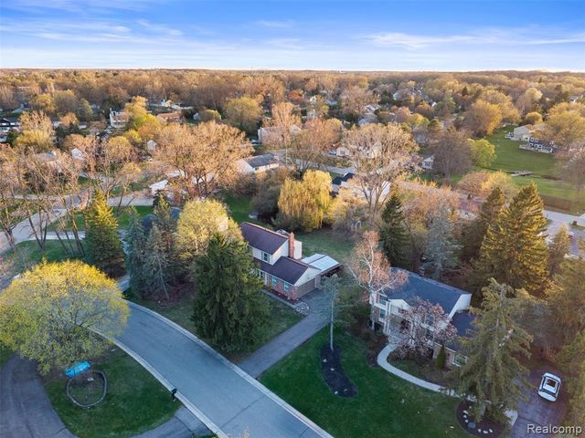 5686 Stratford Drive, West Bloomfield, MI 48322