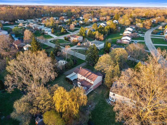 5686 Stratford Drive, West Bloomfield, MI 48322