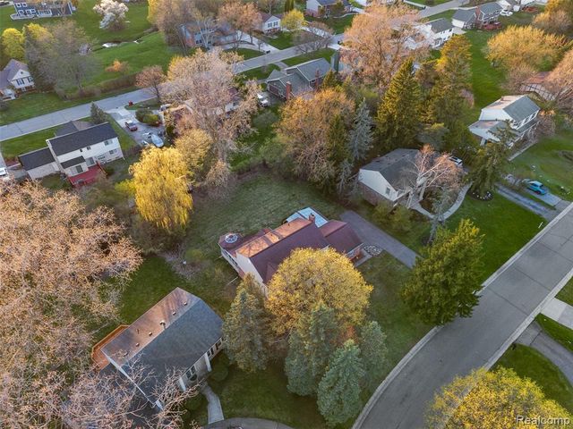 5686 Stratford Drive, West Bloomfield, MI 48322