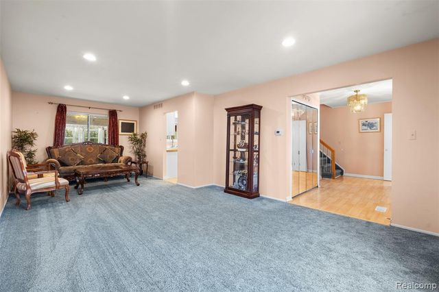 5686 Stratford Drive, West Bloomfield, MI 48322