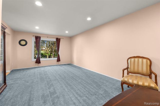 5686 Stratford Drive, West Bloomfield, MI 48322