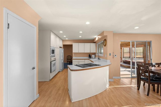 5686 Stratford Drive, West Bloomfield, MI 48322