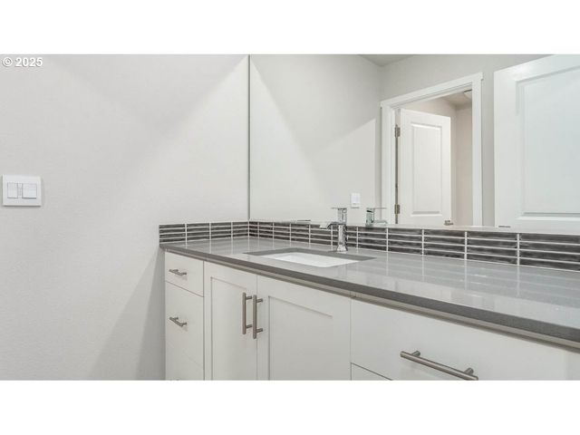 16685 Se Wintergreen St, Happy Valley, OR 97086