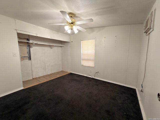 613 Avenue J, Poteet, TX 78065