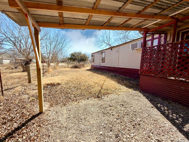 613 Avenue J, Poteet, TX 78065