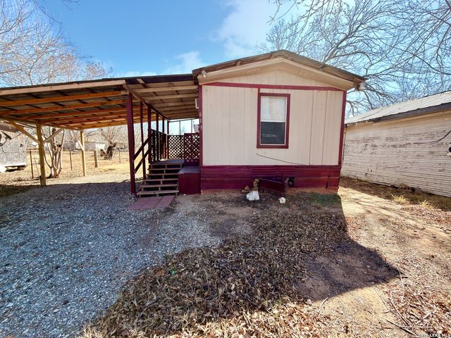 613 Avenue J, Poteet, TX 78065