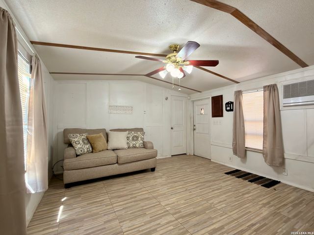 613 Avenue J, Poteet, TX 78065