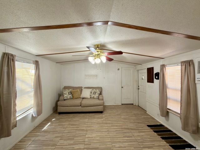 613 Avenue J, Poteet, TX 78065