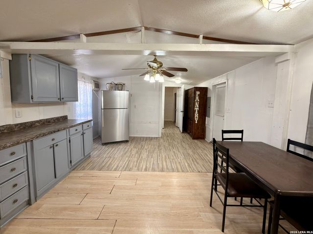 613 Avenue J, Poteet, TX 78065