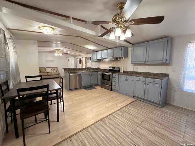 613 Avenue J, Poteet, TX 78065