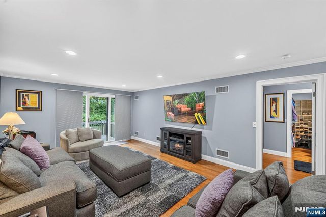 69 Peach Hill Court, Ramsey, NJ 07446