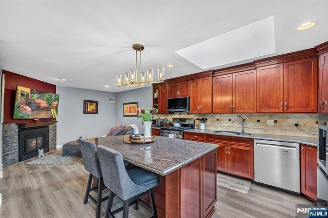 69 Peach Hill Court, Ramsey, NJ 07446