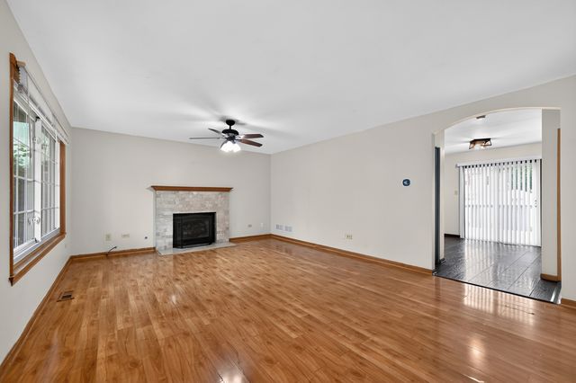 1301 Brookfield Drive, Plainfield, IL 60586