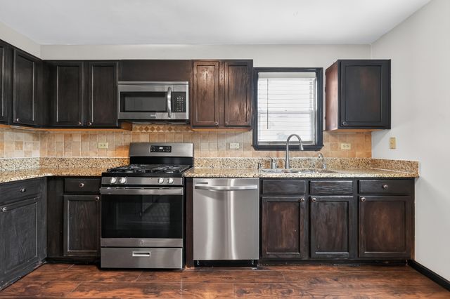 1301 Brookfield Drive, Plainfield, IL 60586