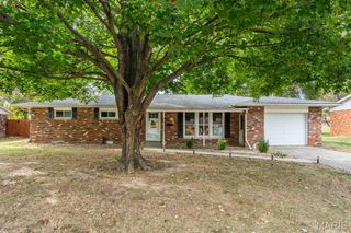 325 N Van Buren Street, Trenton, IL 62293