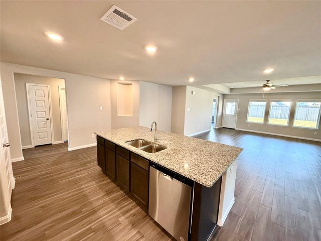 5322 Briana Dee Drive, Rosharon, TX 77583