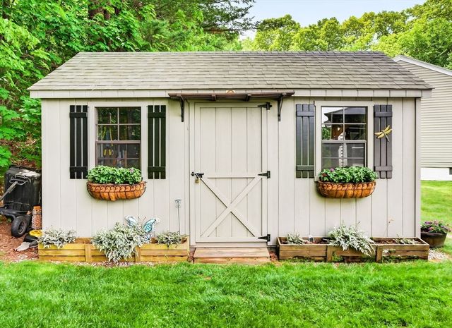 17 Capt Peter Simpson Road, Millbury, MA 01527