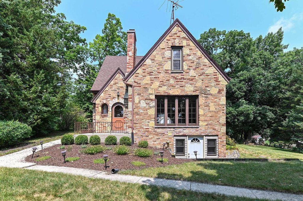 30406 Forest DRIVE, Burlington, WI 53105