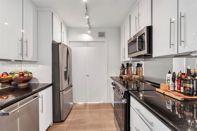 9 Island Ave 415, Miami Beach, FL 33139