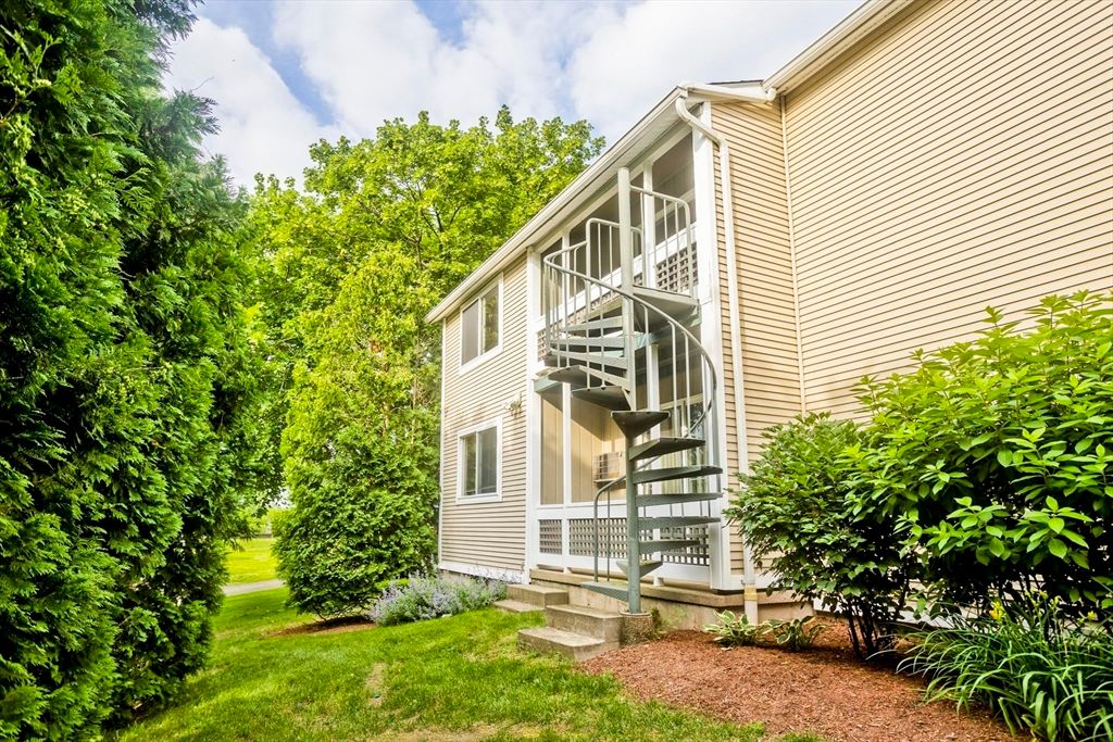 11 Arbor Way C, Holyoke, MA 01040