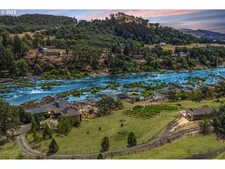 14585 NORTH BANK Rd, Roseburg, OR 97470