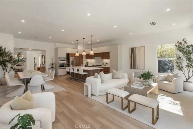 2187 Meyer Place, Costa Mesa, CA 92627