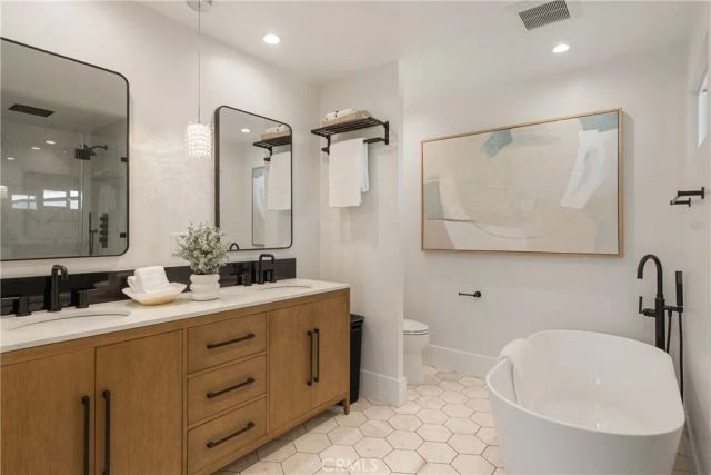 2187 Meyer Place, Costa Mesa, CA 92627