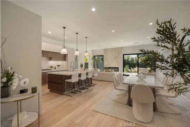 2187 Meyer Place, Costa Mesa, CA 92627