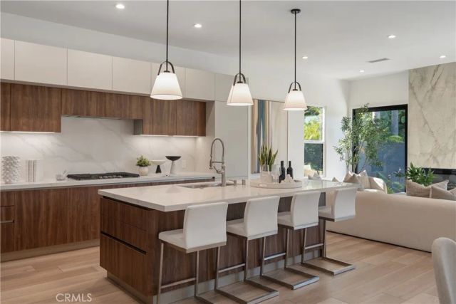 2187 Meyer Place, Costa Mesa, CA 92627