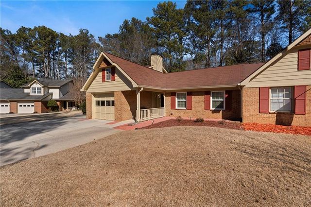 2 Dover Trail, Peachtree City, GA 30269