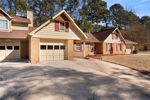 2 Dover Trail, Peachtree City, GA 30269