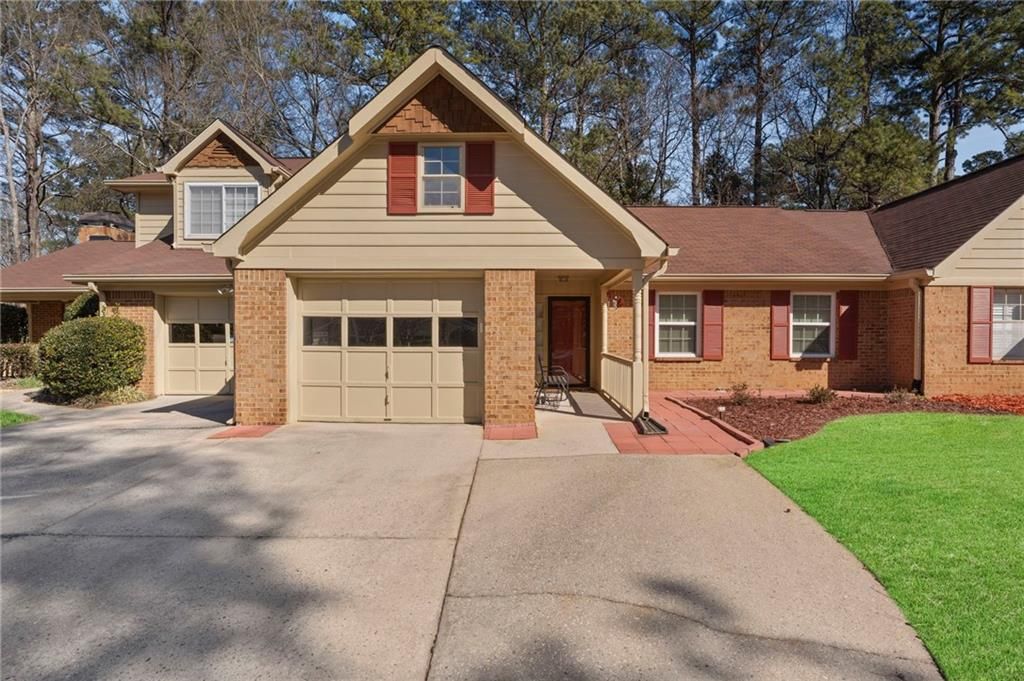 2 Dover Trail, Peachtree City, GA 30269