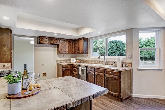 5823 Lost Dutchman Avenue NE, Albuquerque, NM 87111