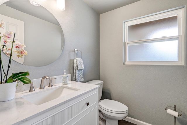 5823 Lost Dutchman Avenue NE, Albuquerque, NM 87111