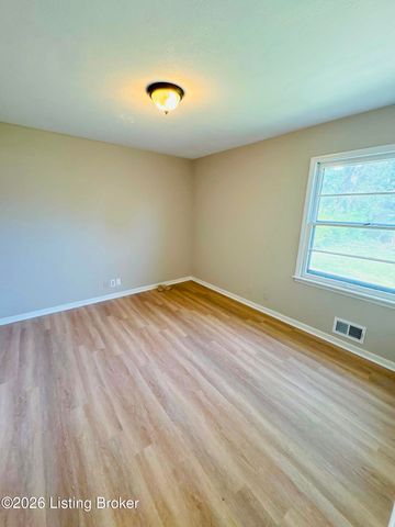 7709 Kim Dr, Louisville, KY 40214