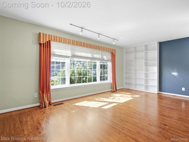 3548 Valleyview Court, West Bloomfield Charter Township, MI 48323