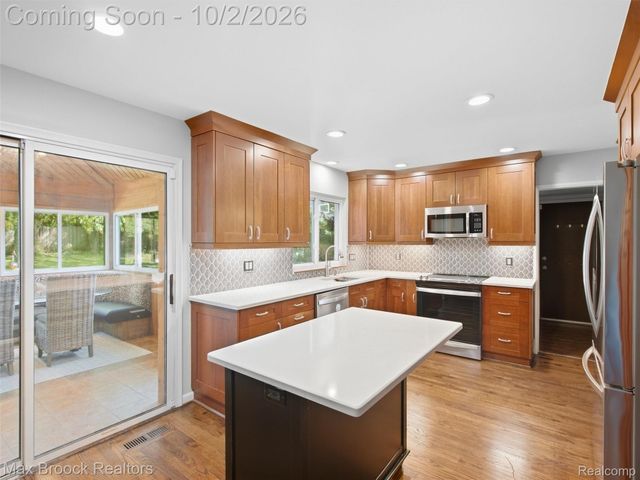 3548 Valleyview Court, West Bloomfield Charter Township, MI 48323