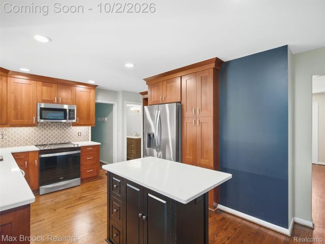 3548 Valleyview Court, West Bloomfield Charter Township, MI 48323