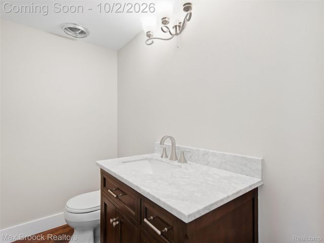 3548 Valleyview Court, West Bloomfield Charter Township, MI 48323