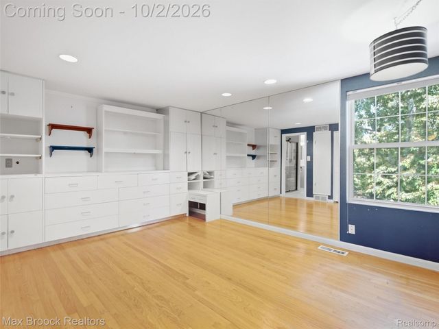 3548 Valleyview Court, West Bloomfield Charter Township, MI 48323