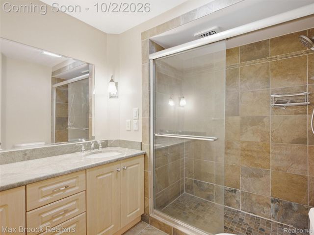 3548 Valleyview Court, West Bloomfield Charter Township, MI 48323