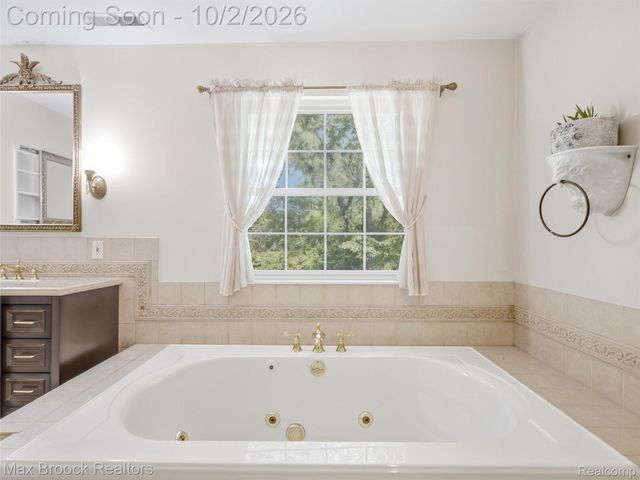 3548 Valleyview Court, West Bloomfield Charter Township, MI 48323
