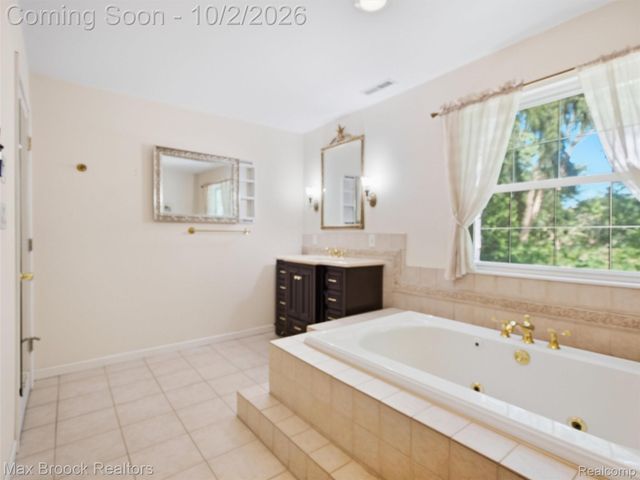 3548 Valleyview Court, West Bloomfield Charter Township, MI 48323