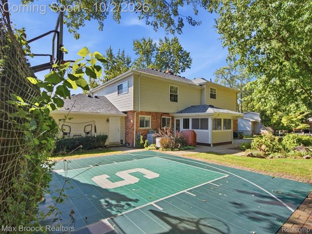 3548 Valleyview Court, West Bloomfield Charter Township, MI 48323