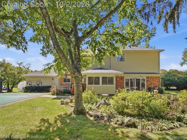 3548 Valleyview Court, West Bloomfield Charter Township, MI 48323