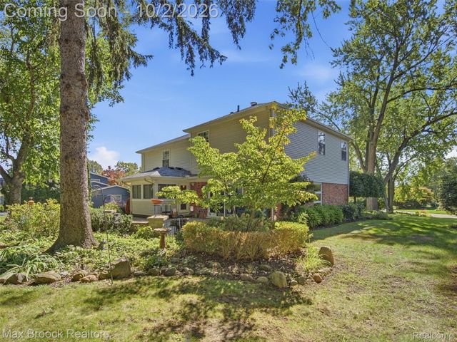 3548 Valleyview Court, West Bloomfield Charter Township, MI 48323