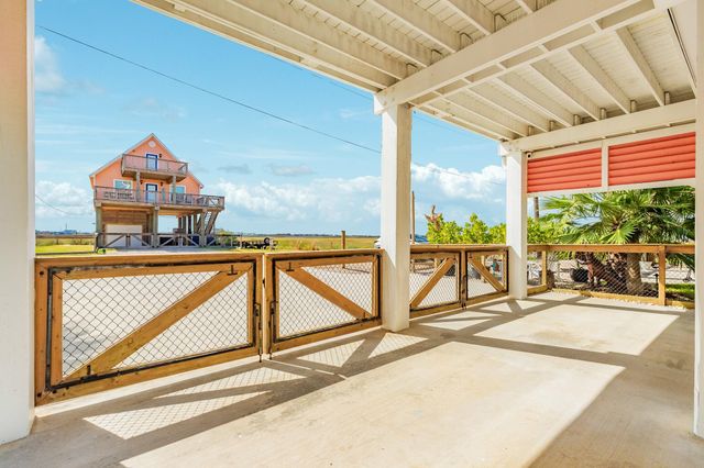 222 Sea Oats Drive, Surfside Beach, TX 77541