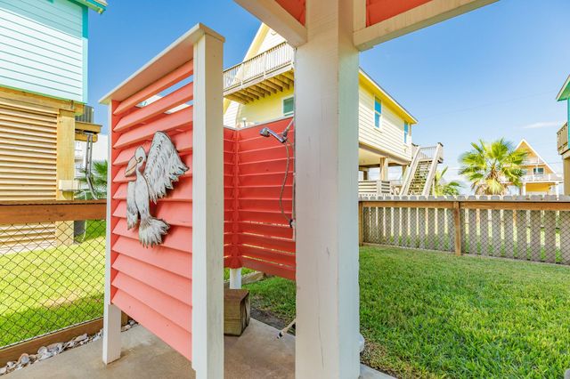 222 Sea Oats Drive, Surfside Beach, TX 77541