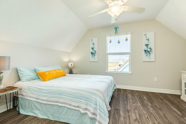 222 Sea Oats Drive, Surfside Beach, TX 77541