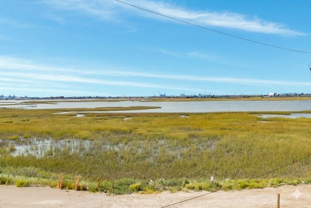 222 Sea Oats Drive, Surfside Beach, TX 77541